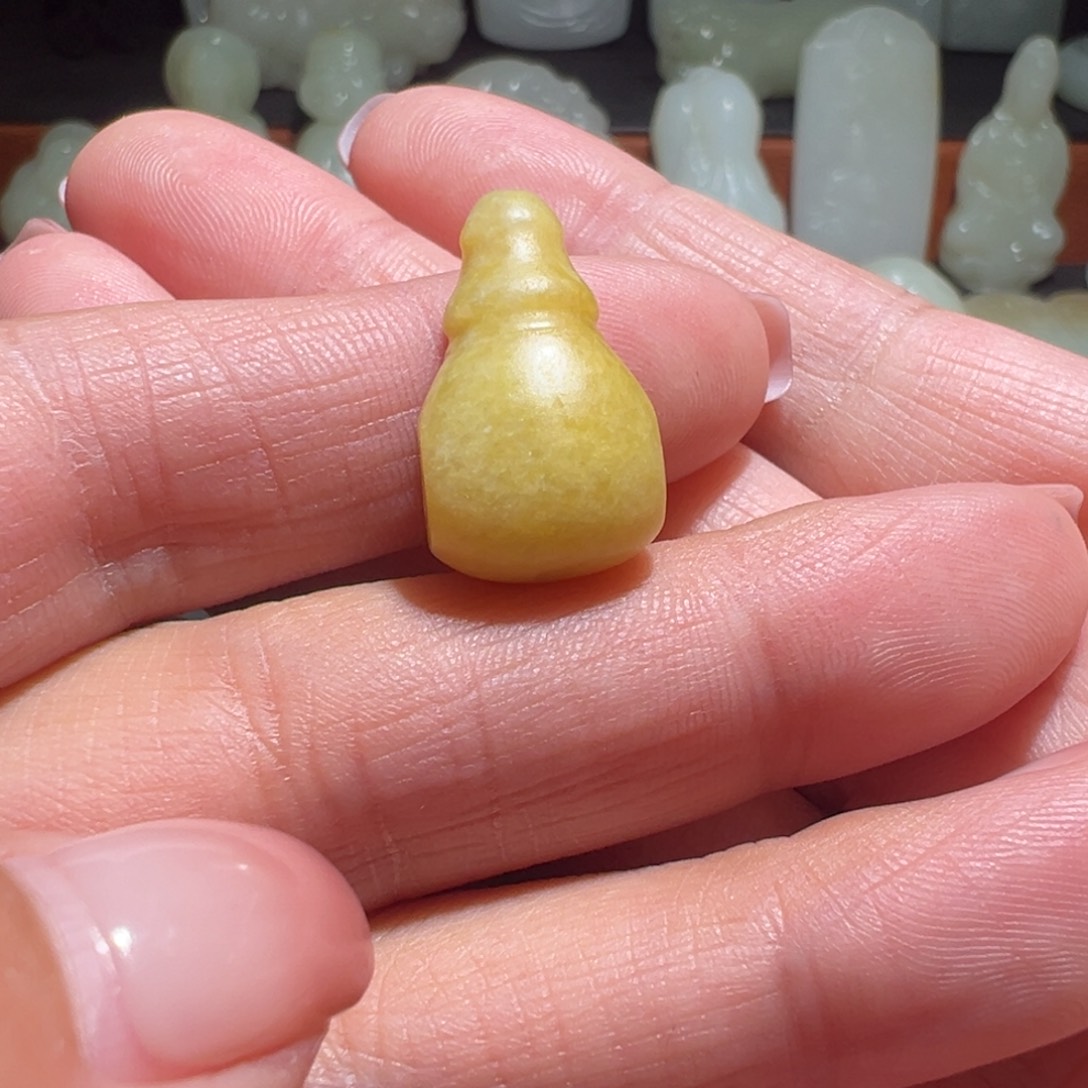 森***将和田玉未镶嵌颈饰
