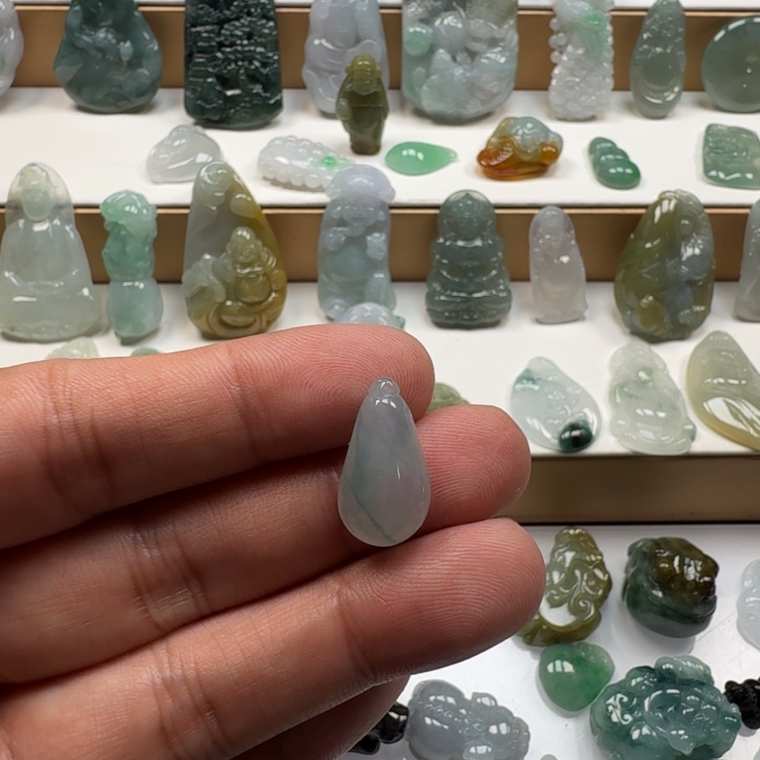 幸***灵翡翠未镶嵌颈饰翡翠