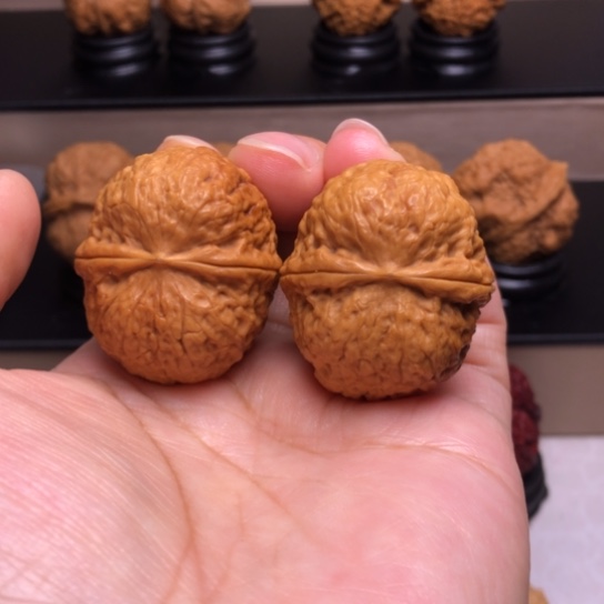 文玩核桃把件蚂蚁纹元宝33