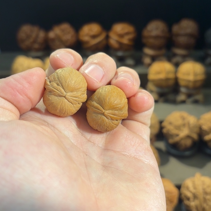 文玩核桃把件铁球