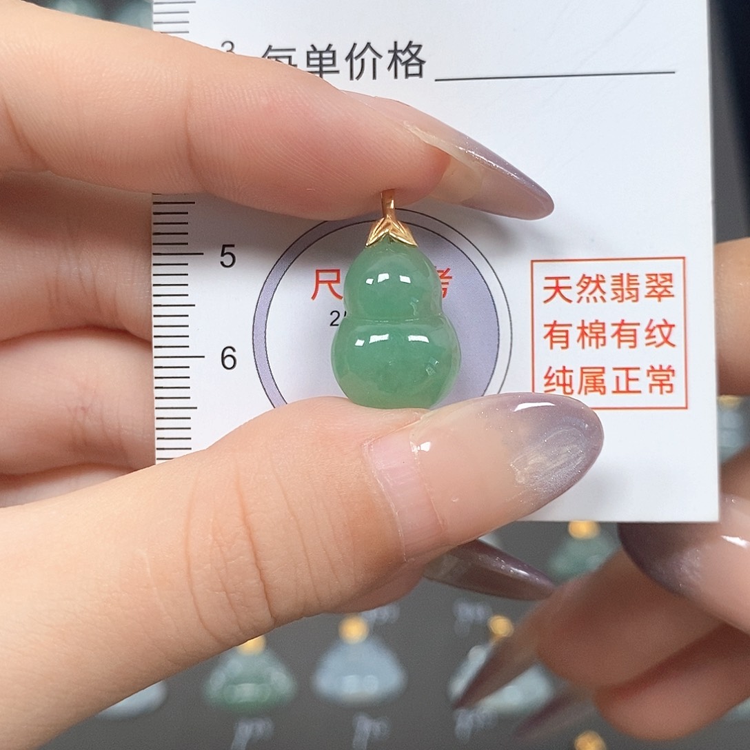 颈饰18K金镶嵌翡翠
