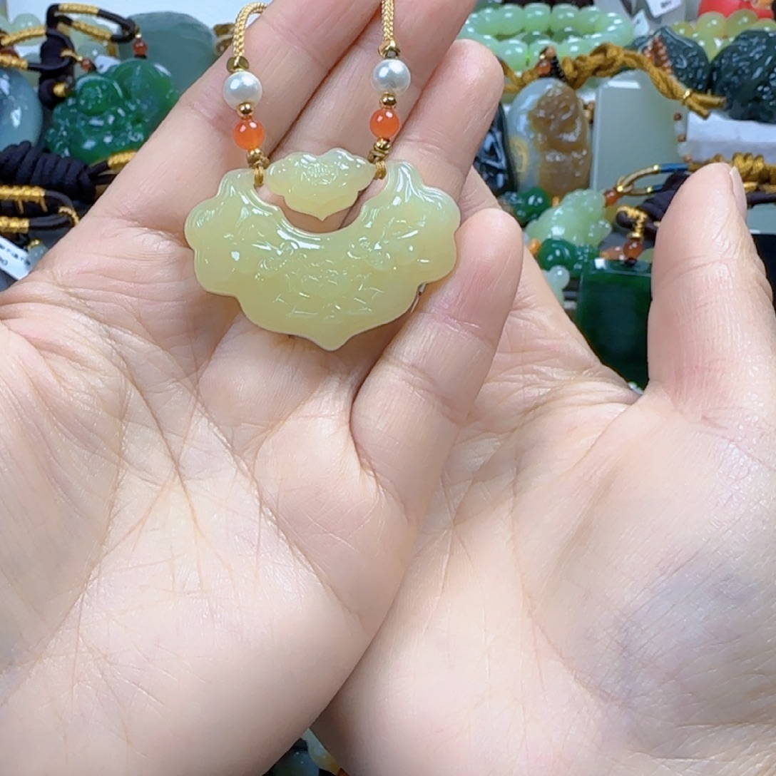 鑫***宝和田玉未镶嵌颈饰