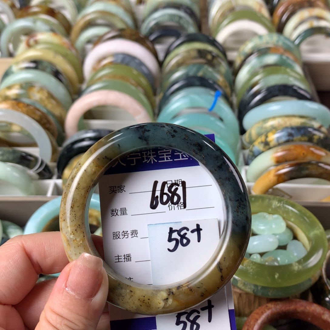 蛇纹石玉手镯未镶嵌6681