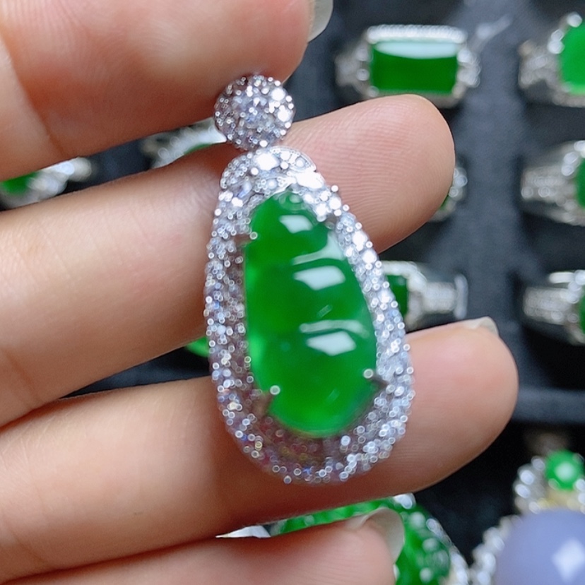 【闪购商品】翡翠未镶嵌挂件福豆