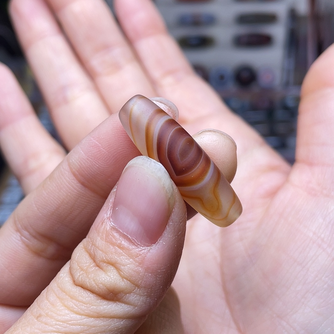 偷***乐玛瑙/玉髓未镶嵌珠宝奇石