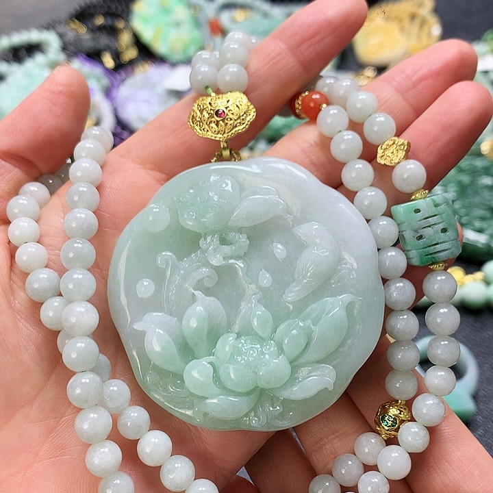 翡翠颈饰未镶嵌吊坠