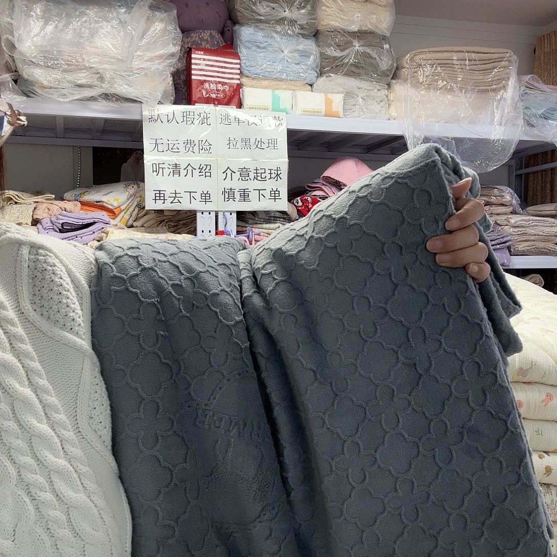 棉灰色雕花绒双人被罩