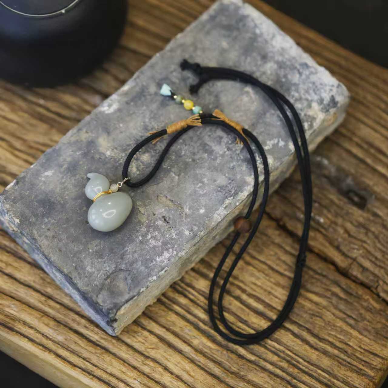 麦麦【珺菀】天然和田玉且末蓝+18K 吊坠 葫芦 多样性发一