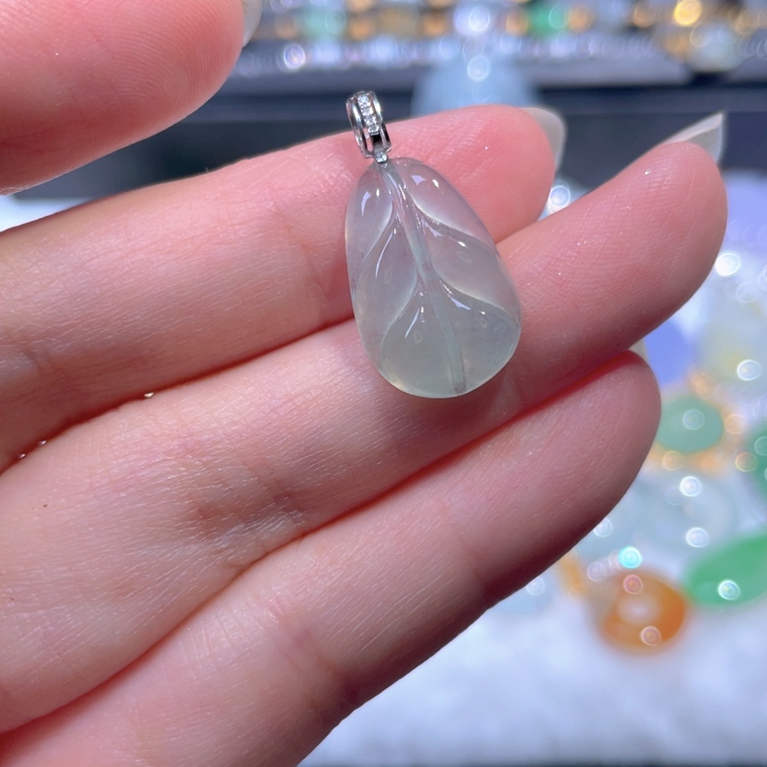 翡翠18K金镶嵌颈饰翡翠