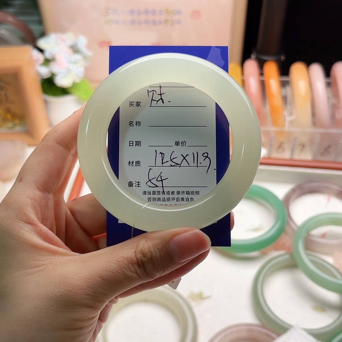 财***果石英质玉未镶嵌手镯