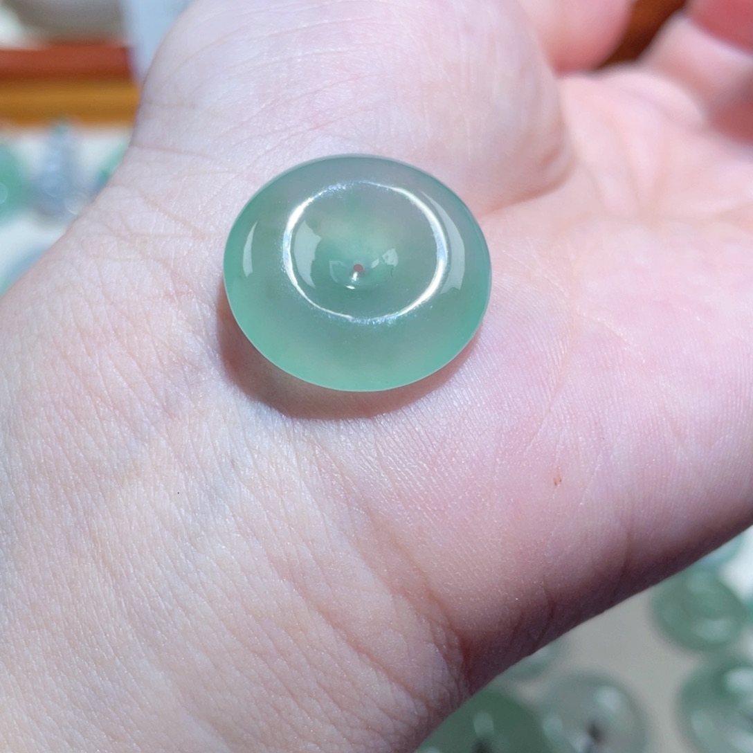 翡翠未镶嵌颈饰平安扣