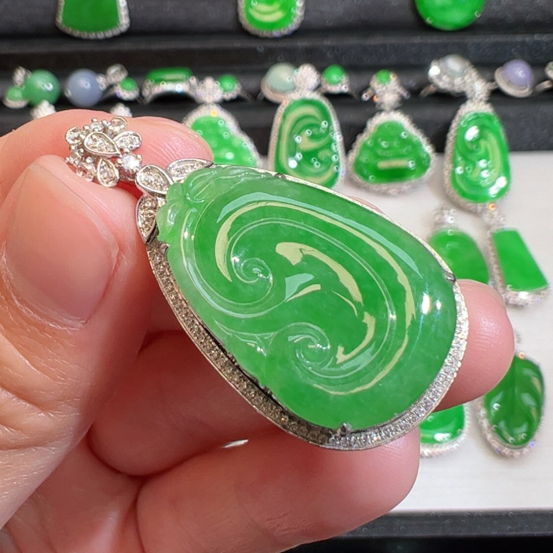 翡翠吊坠(不含链)18K金镶嵌