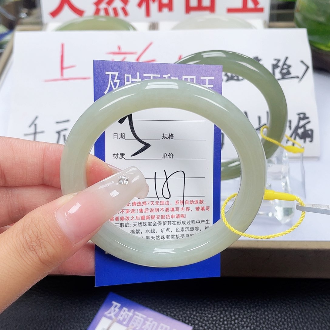 和田玉手镯未镶嵌