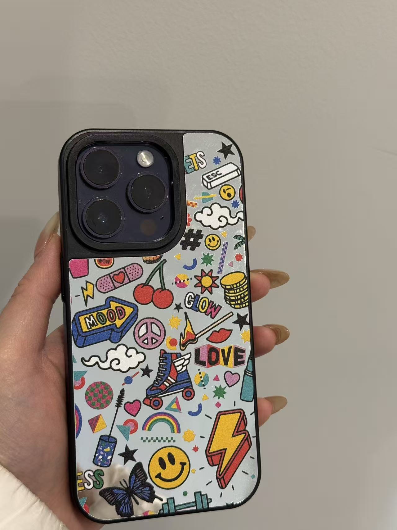 适用苹果17ProMax手机壳镜面涂鸦16/15Pro小熊14/13男女款创意壳