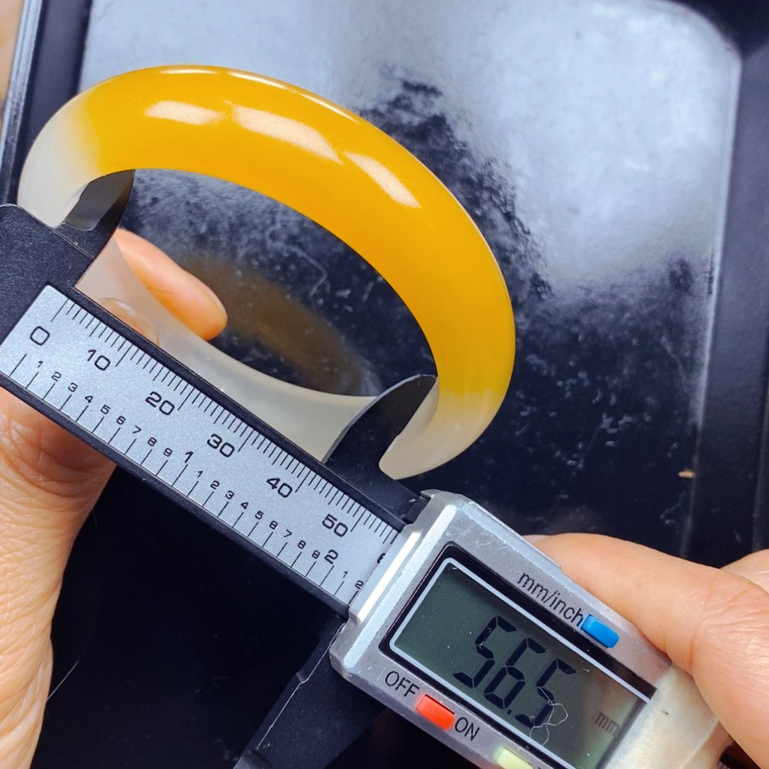 石英质玉（黄龙玉）足铂镶嵌颈饰