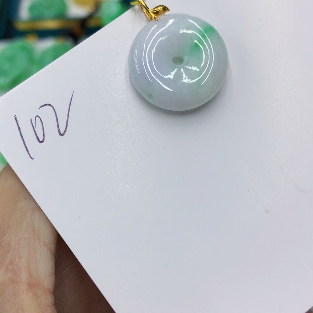 翡翠颈饰18K金镶嵌翡翠