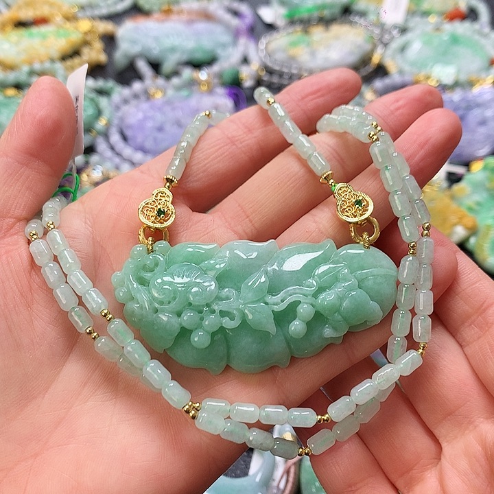 翡翠颈饰未镶嵌吊坠