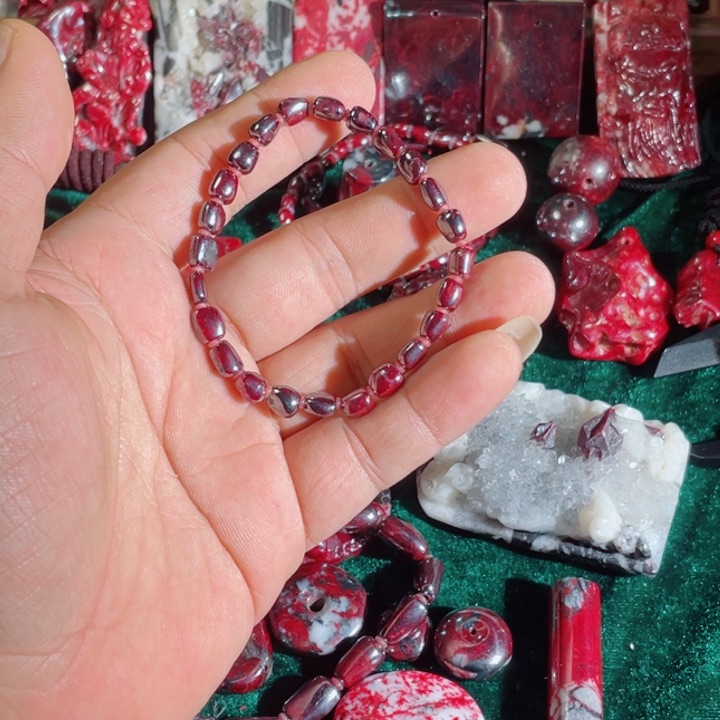 天然辰砂原石首饰