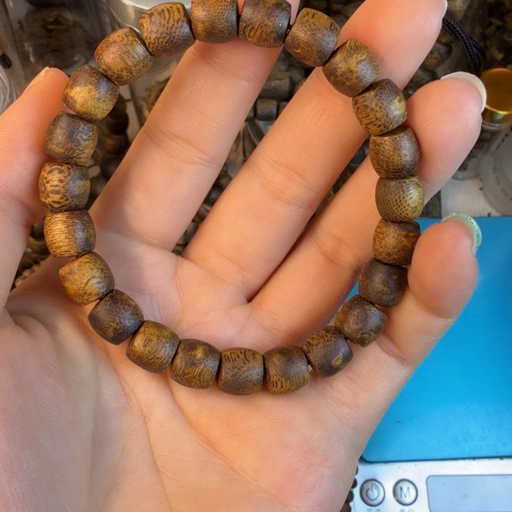 沉香碎屑沉香莺歌绿奇楠99沉08鼓珠6.8克