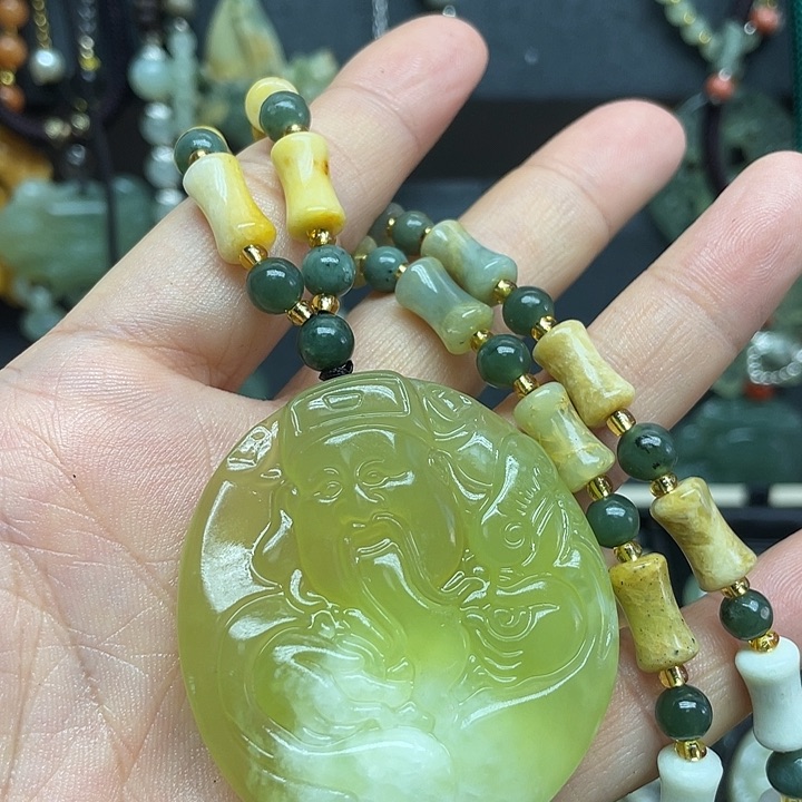 未镶嵌蛇纹石玉颈饰