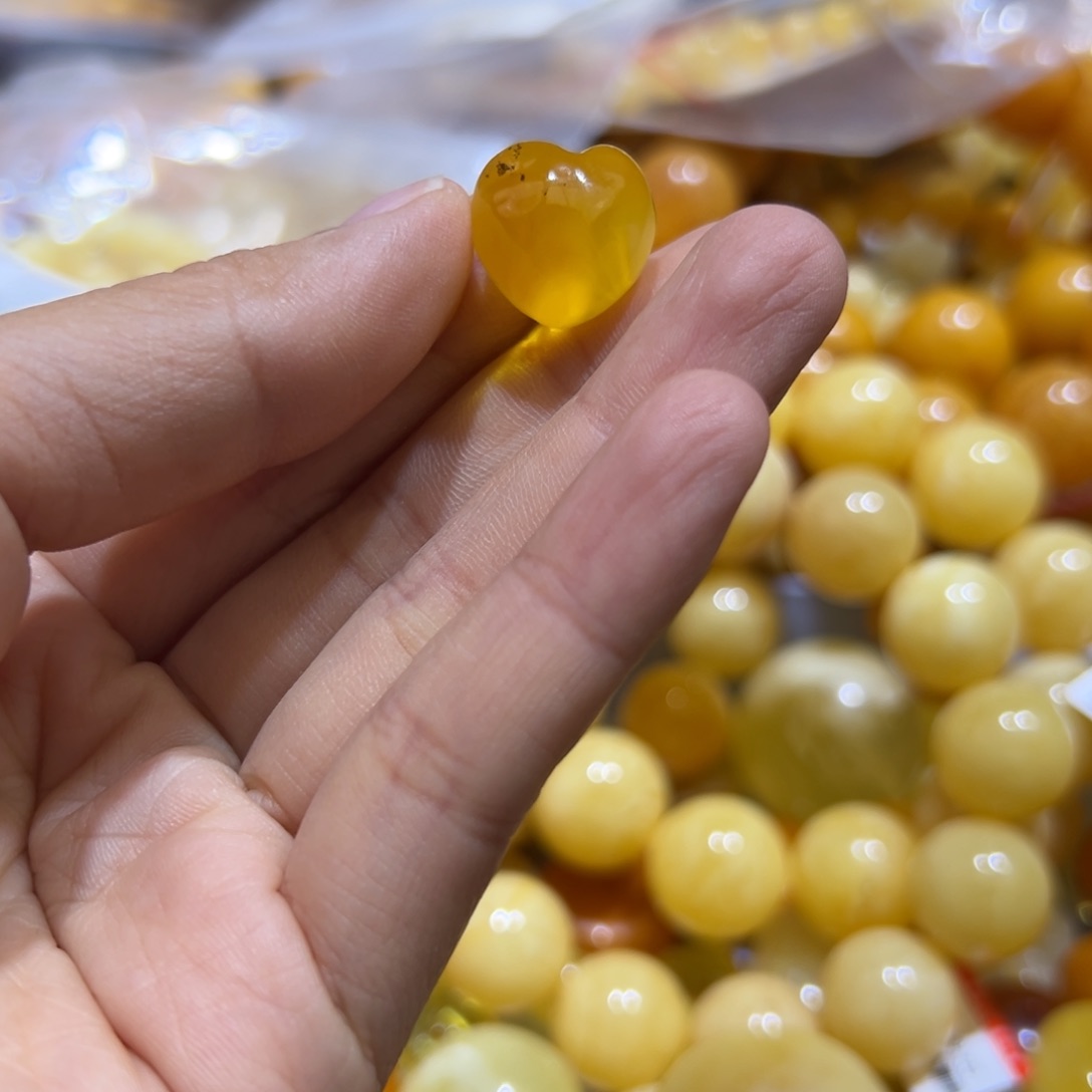 琥珀珠宝奇石未镶嵌