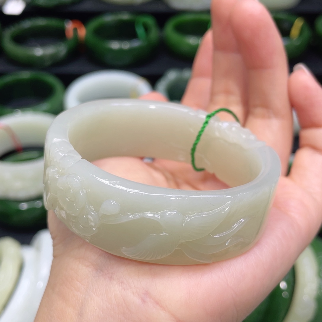 未镶嵌手镯（贵妃镯）和田玉40