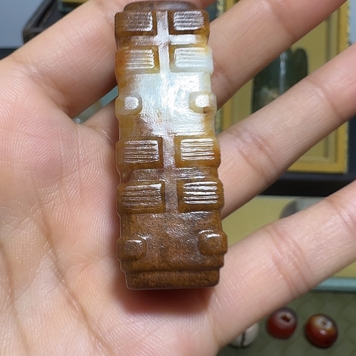 郑***子和田玉未镶嵌颈饰