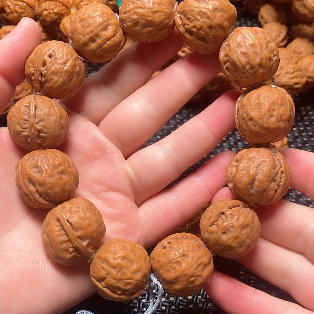 文玩核桃手串大光头