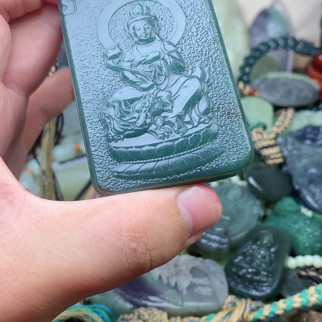 颈饰未镶嵌和田玉