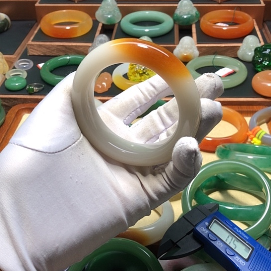 *****石英质玉（黄龙玉）未镶嵌手镯