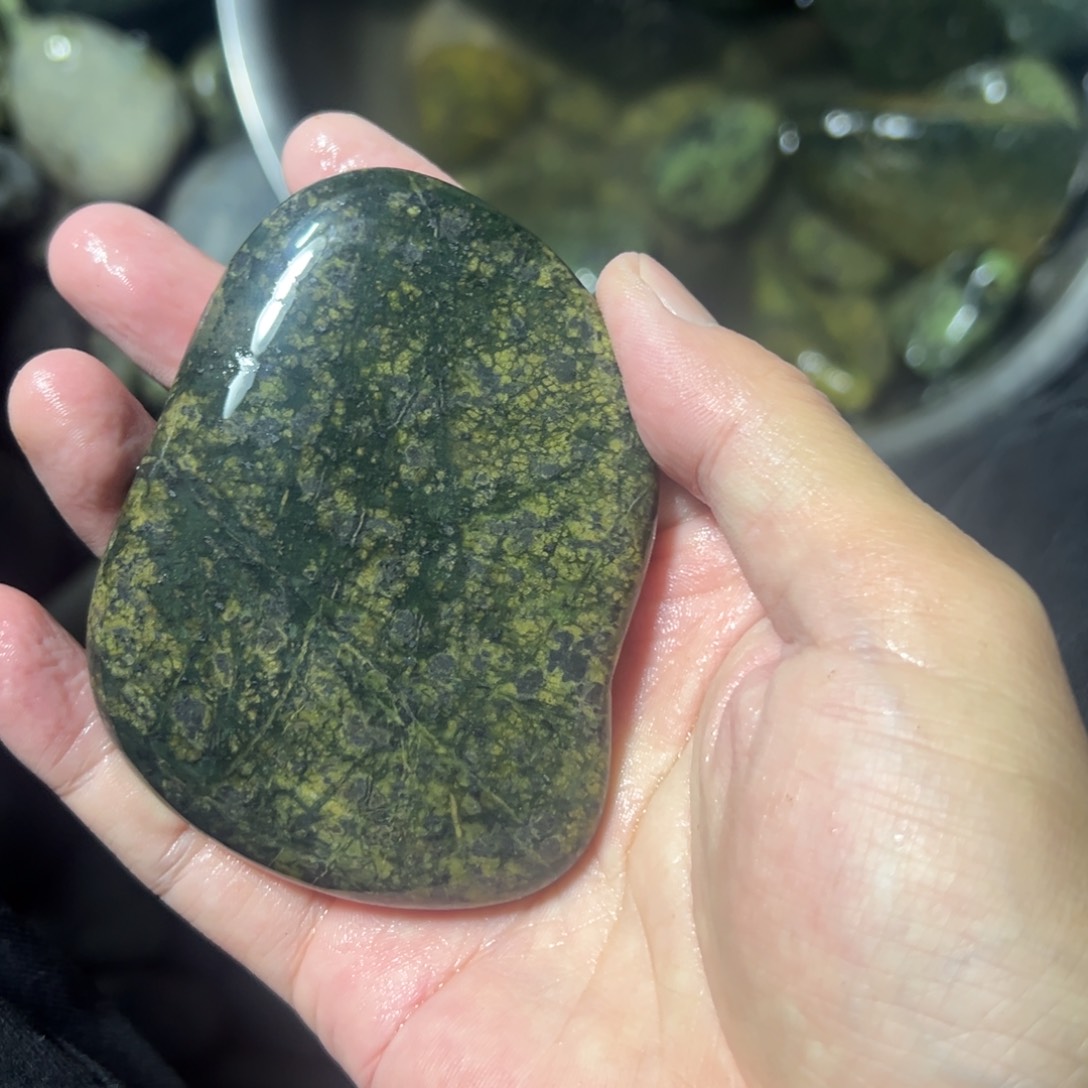 未镶嵌菱锰矿（红纹石）藏玉随*