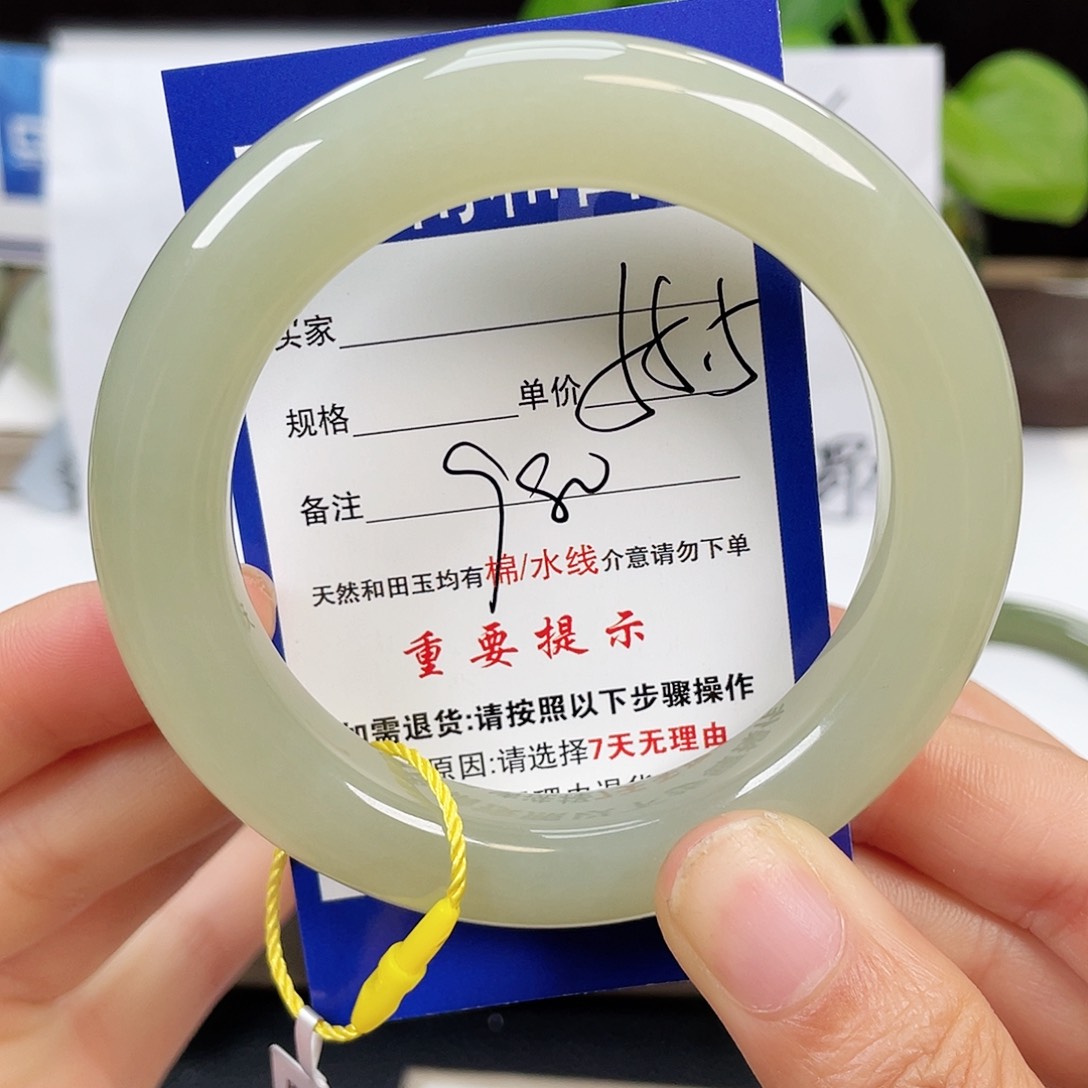 和田玉手镯未镶嵌