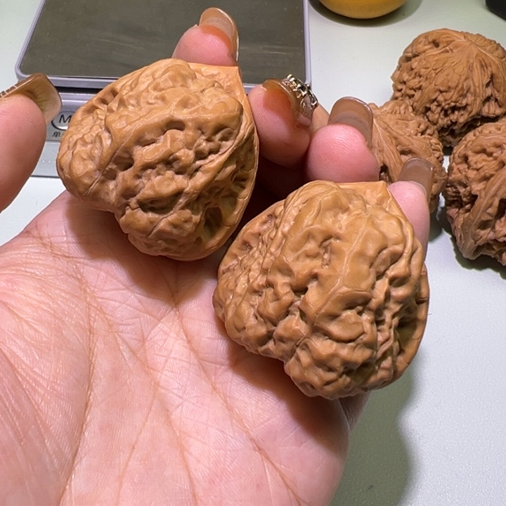 满***红文玩核桃把件蛤蟆头