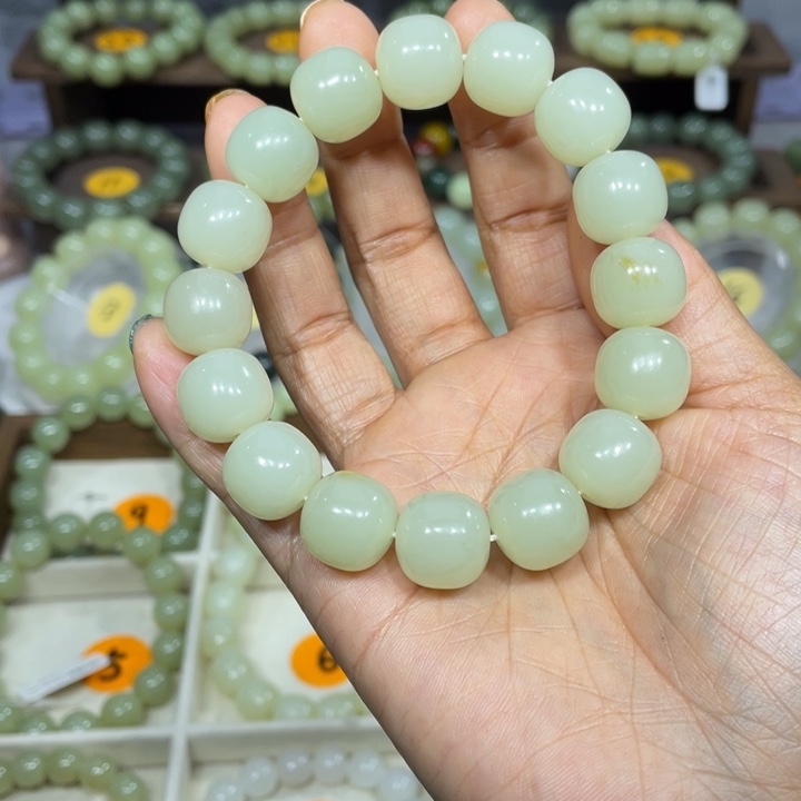 8***s和田玉未镶嵌手串