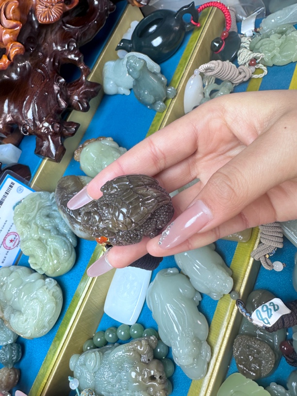 和田玉貔貅吊坠挂件