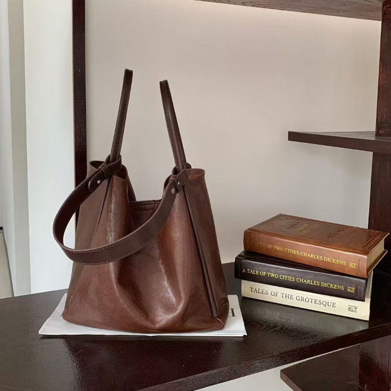 学院风单肩包女大容量上班族包包水桶包肩包时尚轻奢