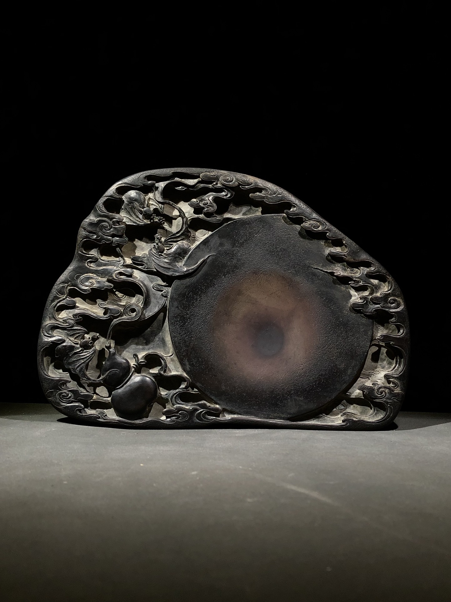 黄葆戉款，修福德享大年，端砚，祥云蝙蝠葫芦，天然金钱火捺