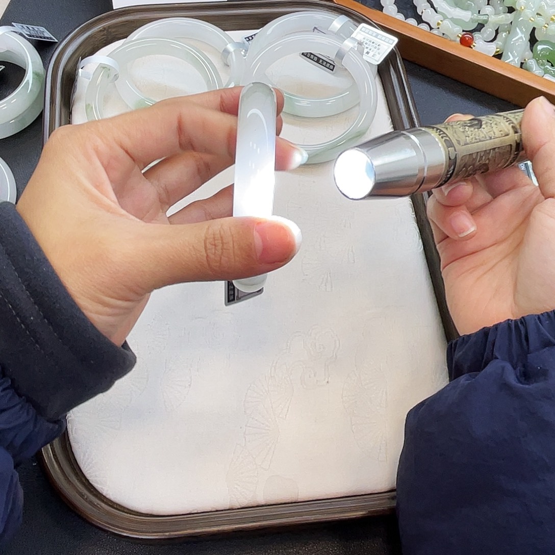 石英质玉未镶嵌手镯