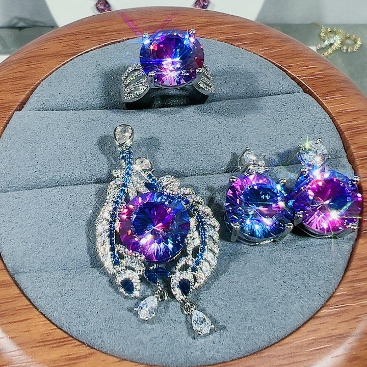 红宝石颈饰未镶嵌我****活