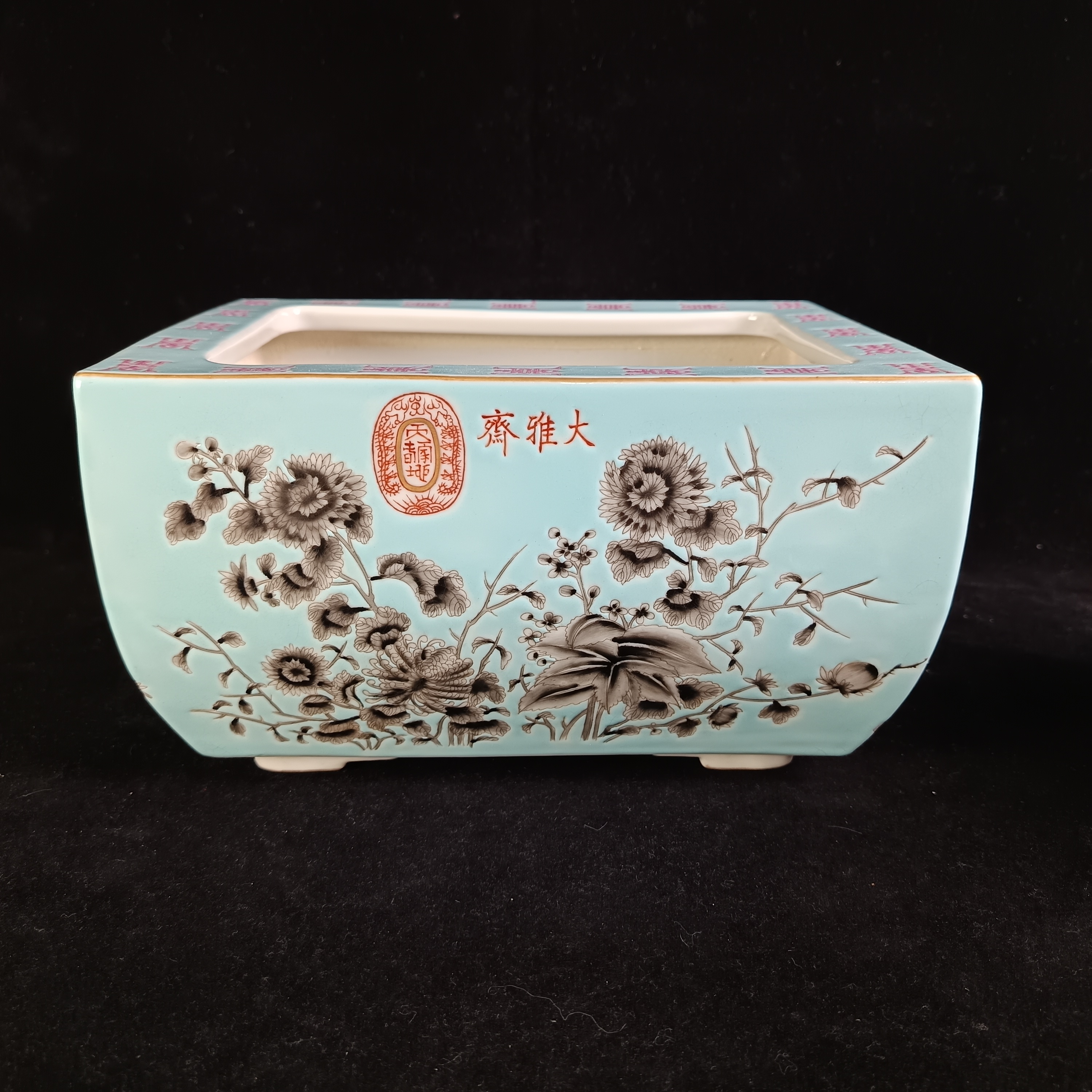 M蓝地墨彩花卉纹水仙盆