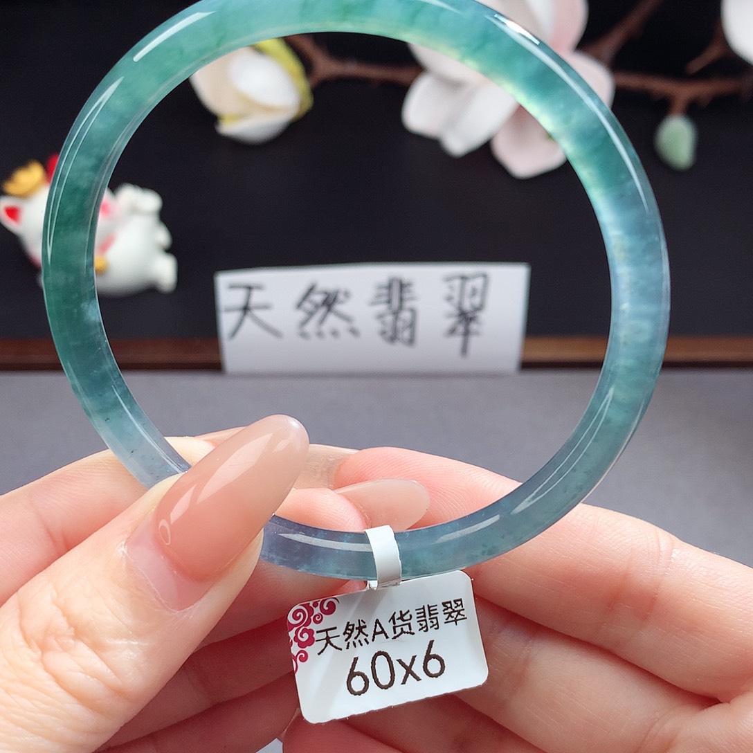 翡翠手镯（圆镯）未镶嵌