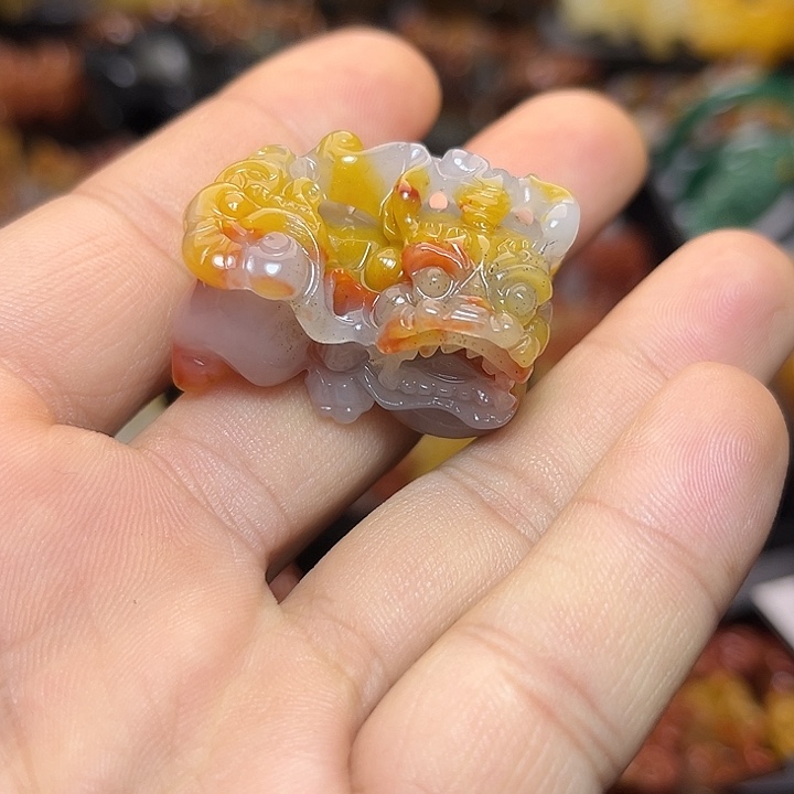 石英质玉（黄龙玉）颈饰未镶嵌