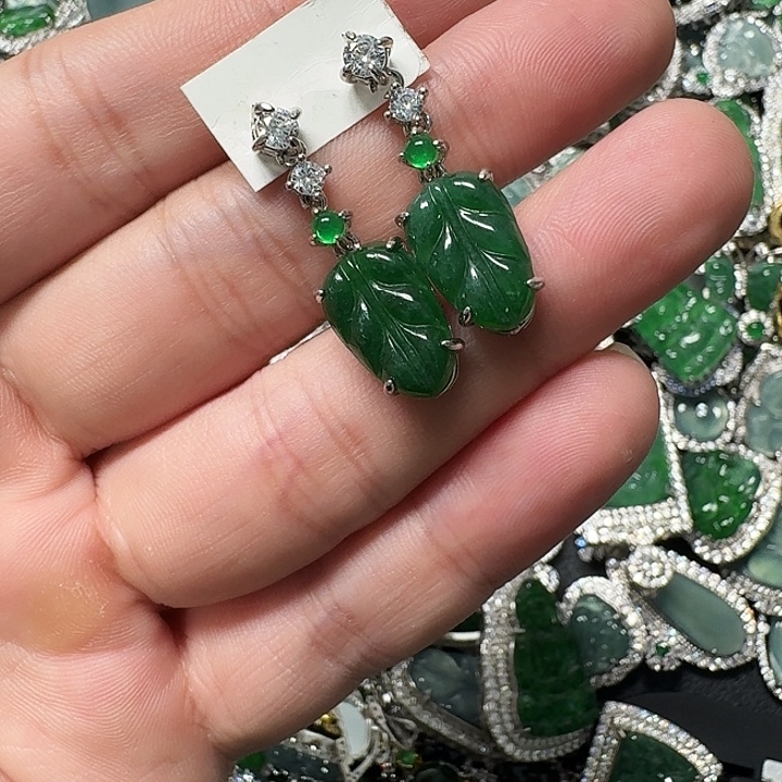 翡翠未镶嵌颈饰天然A货翡翠放漏