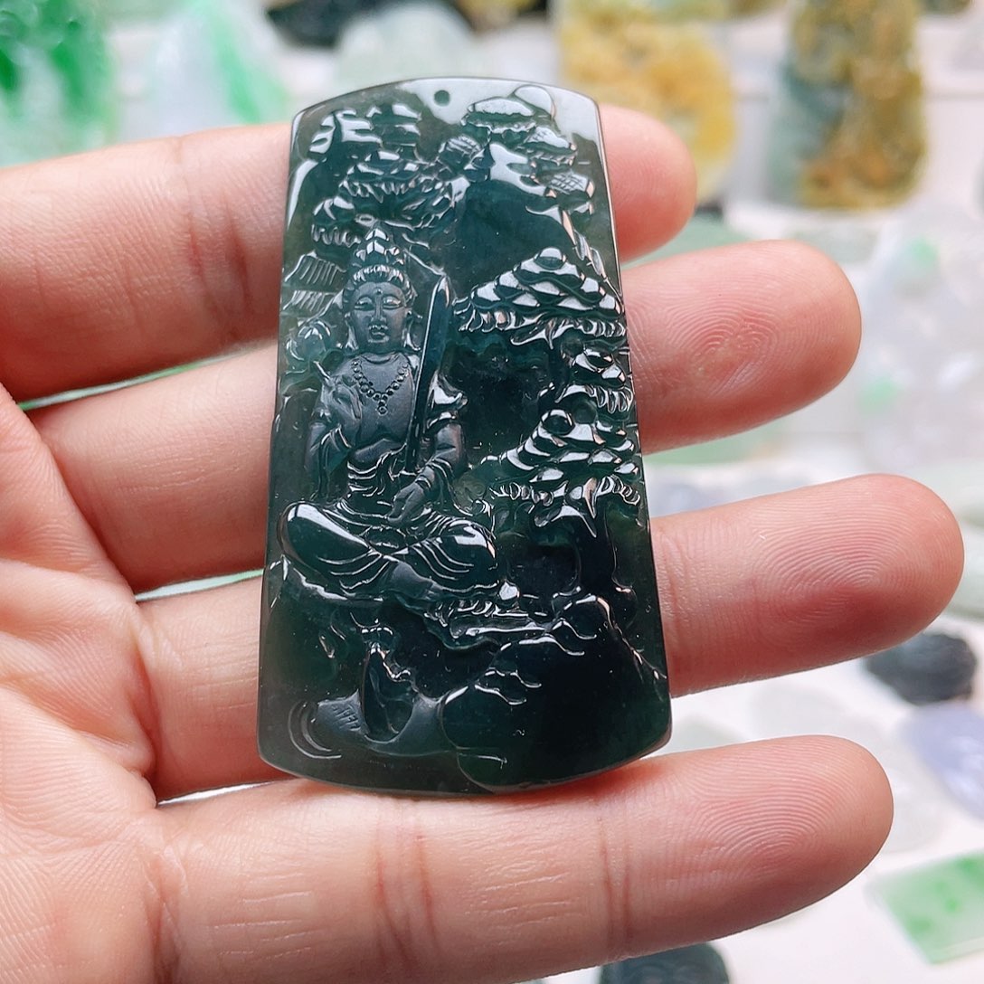 翡翠颈饰未镶嵌山水虚空