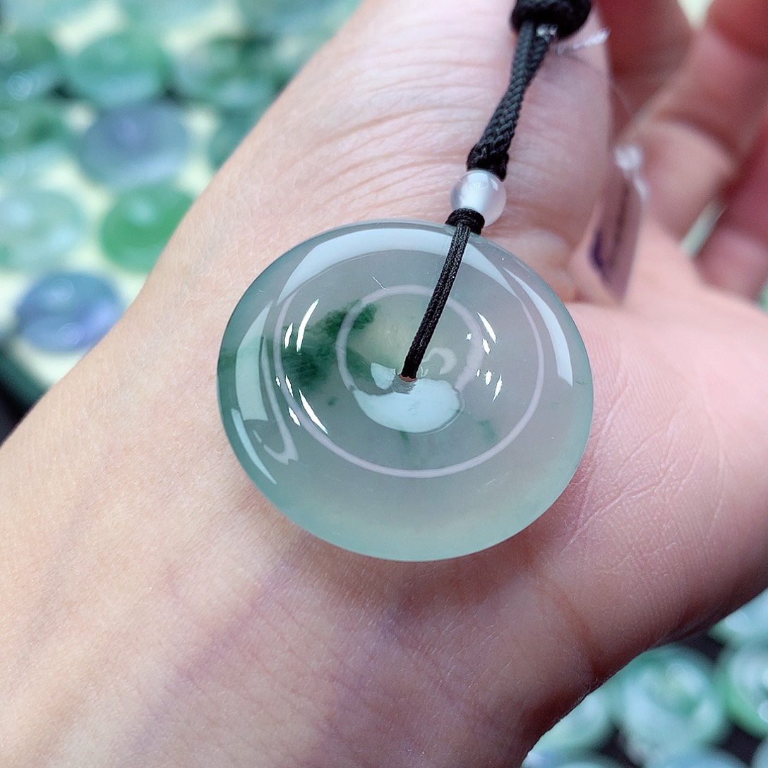 翡翠颈饰未镶嵌编号35。尺寸26.7-6