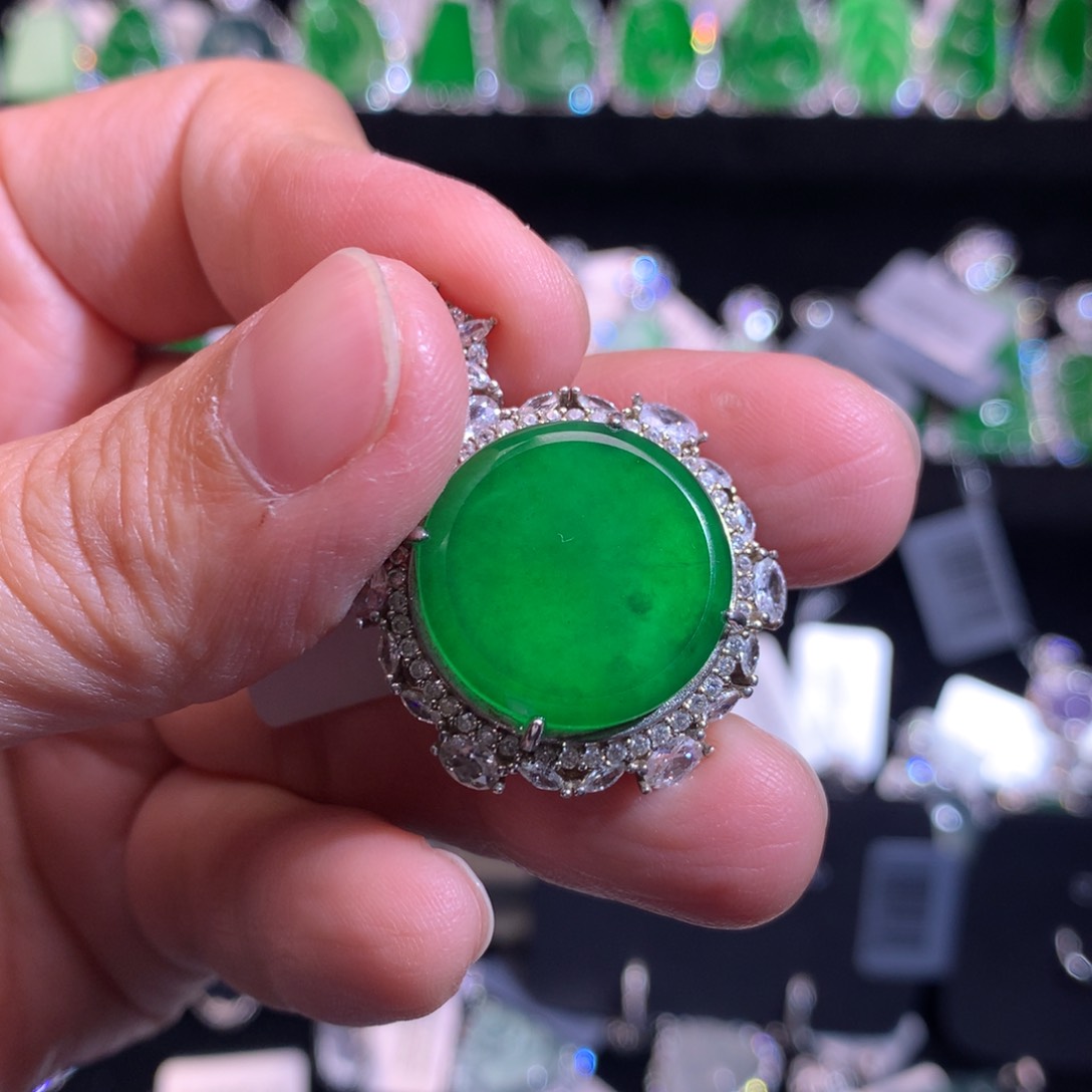 【闪购商品】颈饰银S925镶嵌翡翠