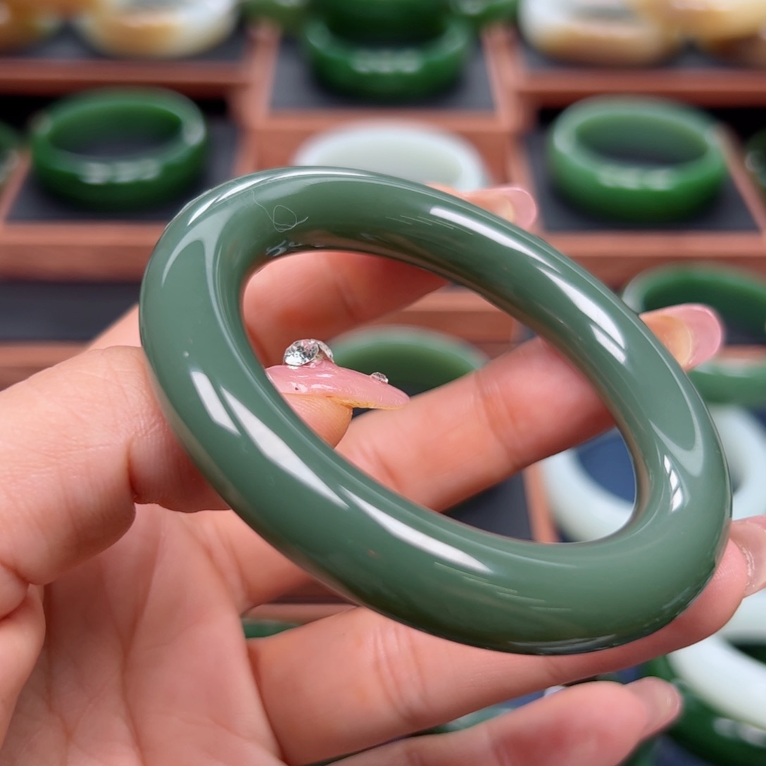 未镶嵌手镯和田玉（碧玉）