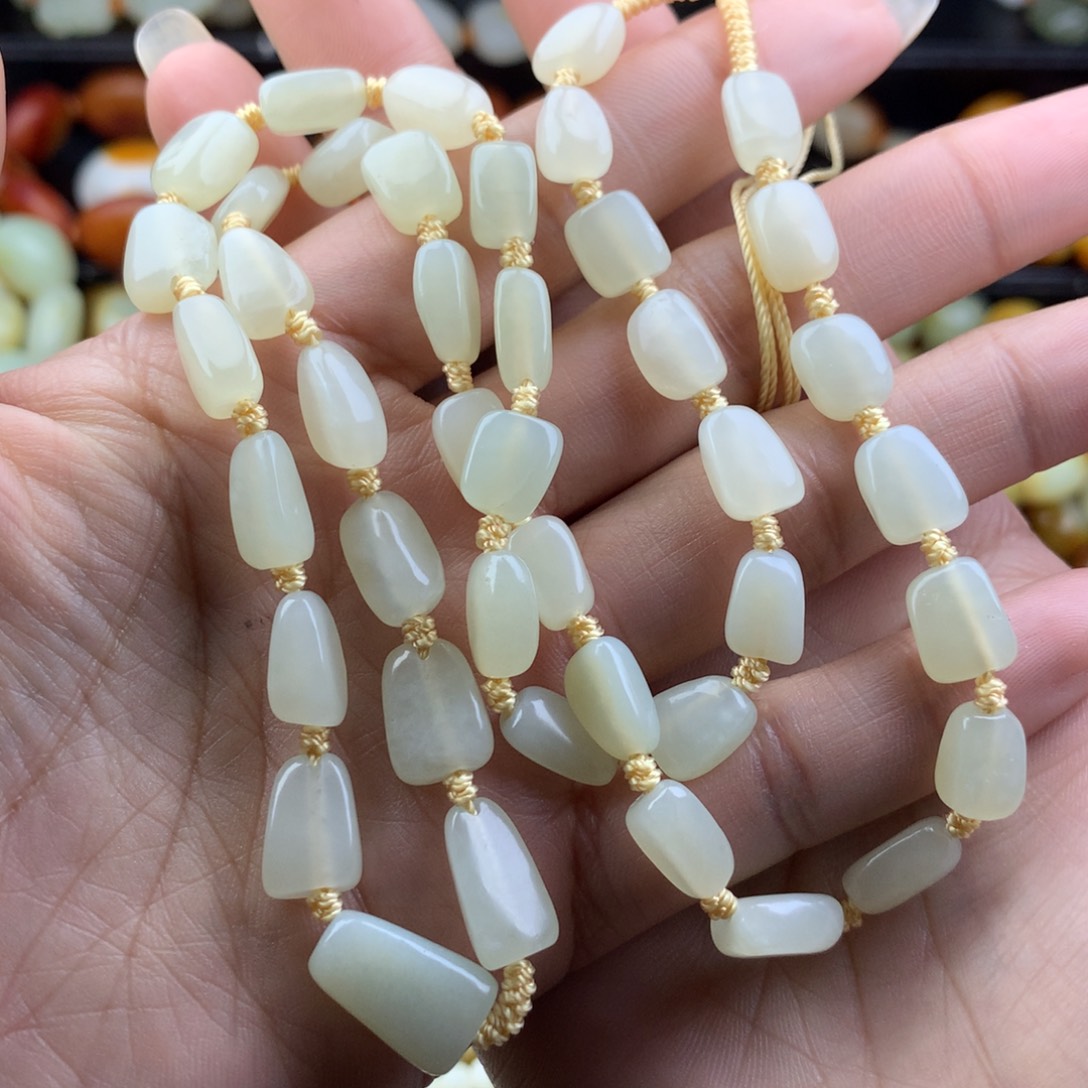 伊***栎和田玉未镶嵌手链