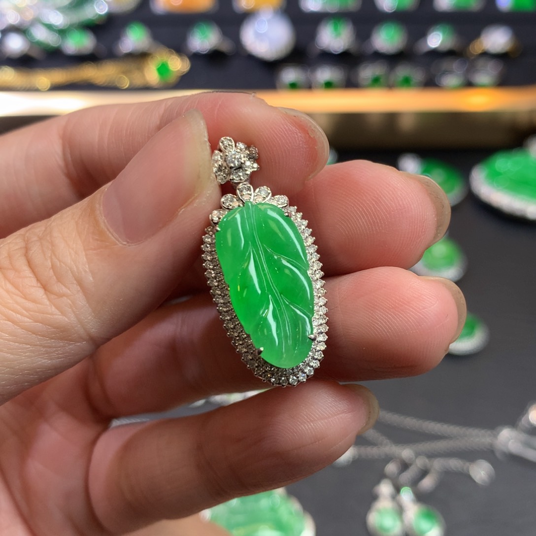 翡翠吊坠(不含链)18K金镶嵌