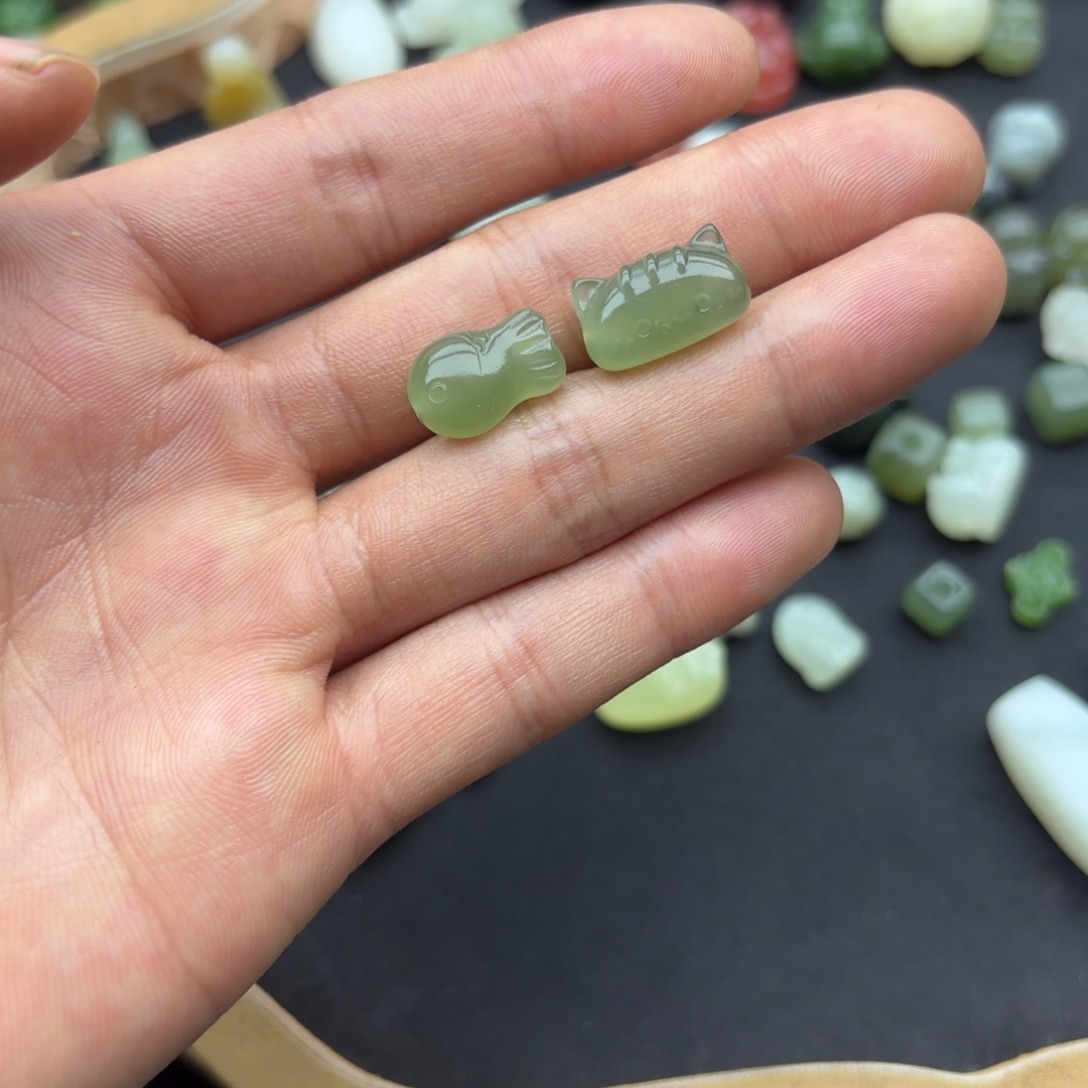 机***哭和田玉未镶嵌颈饰